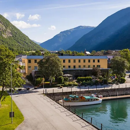 Klingenberg 3* Årdalstangen